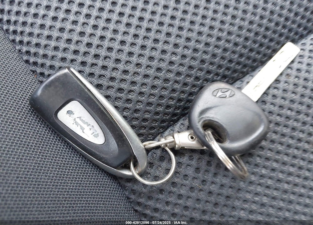 2009 HYUNDAI ELANTRA TOURING VIN: KMHDC86E09U045550