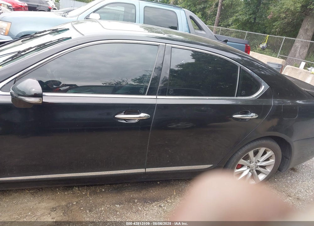 2011 LEXUS LS 460 VIN: JTHCL5EF1B5009552