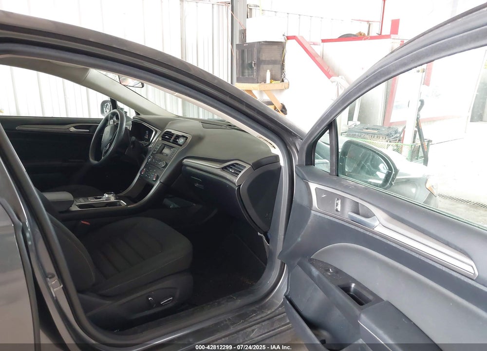 2017 FORD FUSION VIN: 3FA6P0LUXHR381913