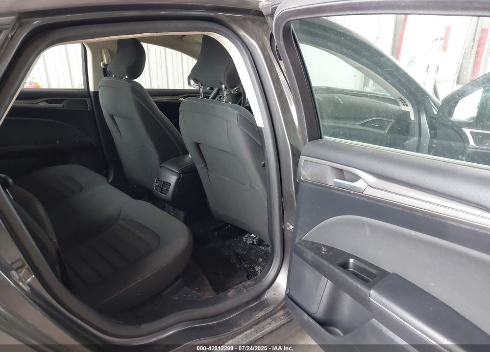 2017 FORD FUSION VIN: 3FA6P0LUXHR381913