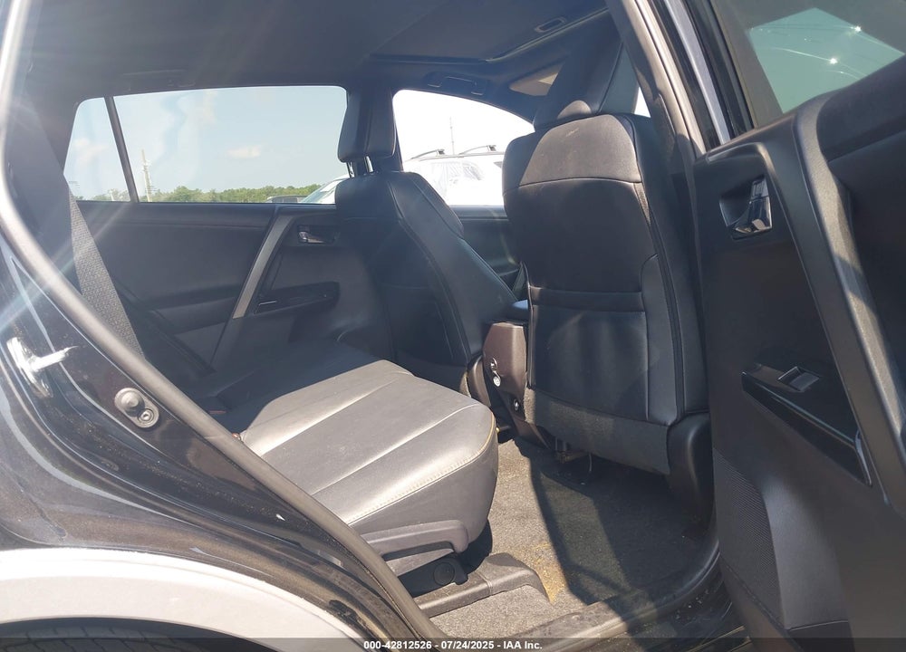 2017 TOYOTA RAV4 VIN: 2T3NFREV7HW352528