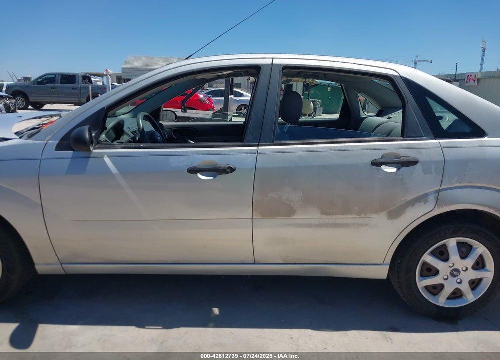 2005 FORD FOCUS ZX4 VIN: 1FAFP34N95W237139