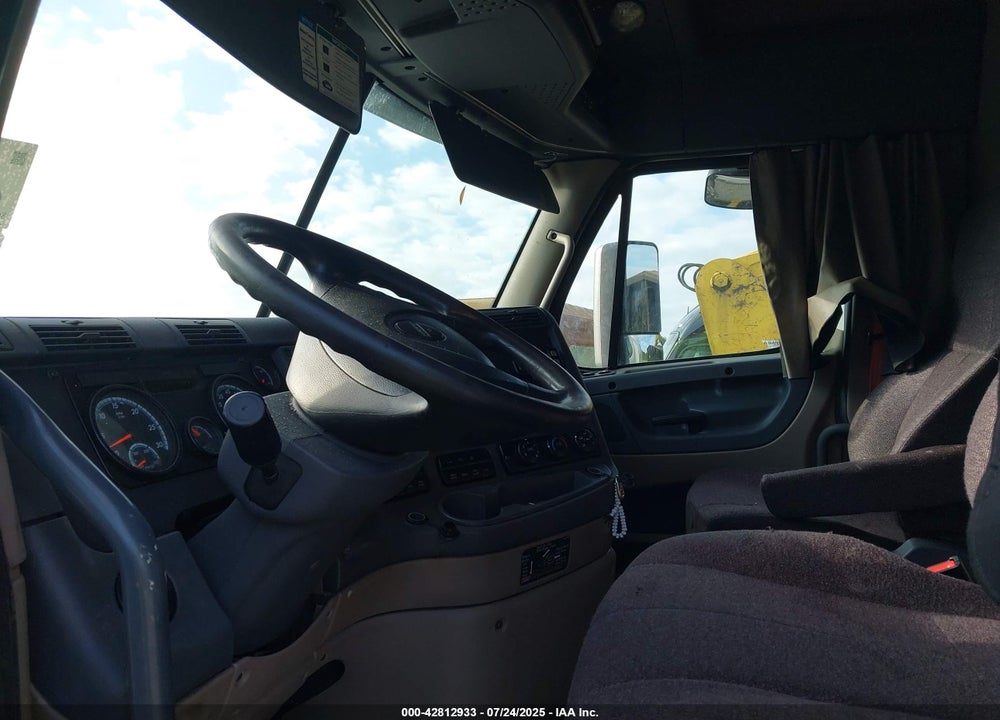 2017 FREIGHTLINER CASCADIA 125 VIN: 3AKJGLDV4HSJD8215