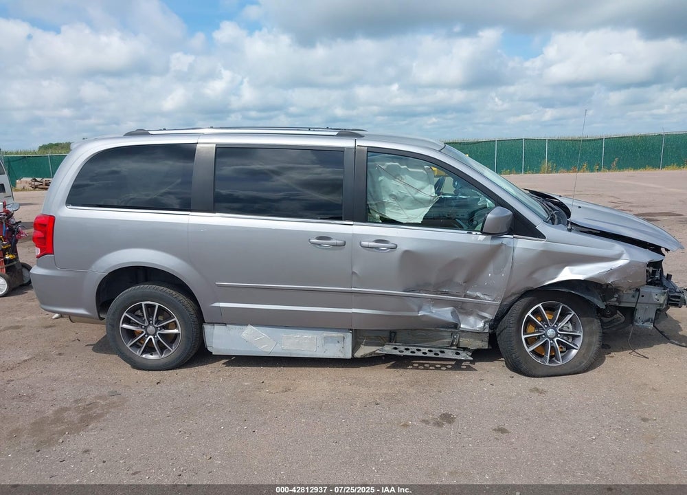 2017 DODGE GRAND CARAVAN SXT VIN: 2C4RDGCG0HR687768