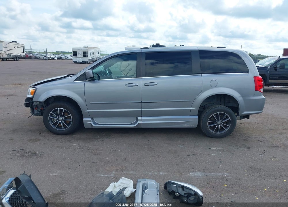 2017 DODGE GRAND CARAVAN SXT VIN: 2C4RDGCG0HR687768