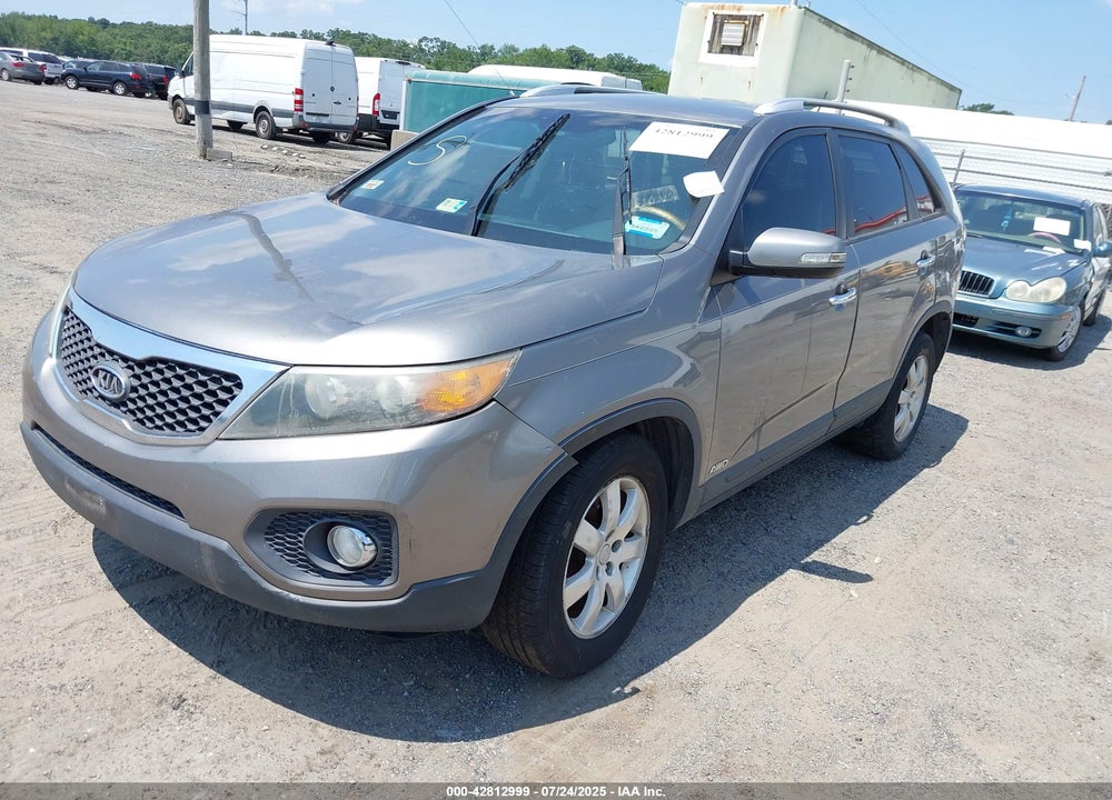 2011 KIA SORENTO VIN: 5XYKTDA15BG054017