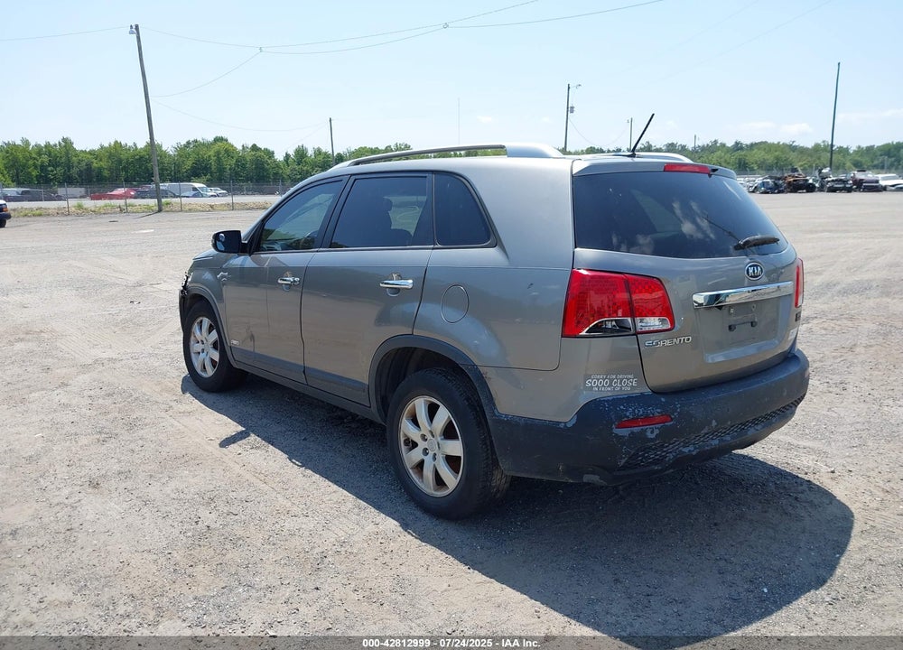 2011 KIA SORENTO VIN: 5XYKTDA15BG054017