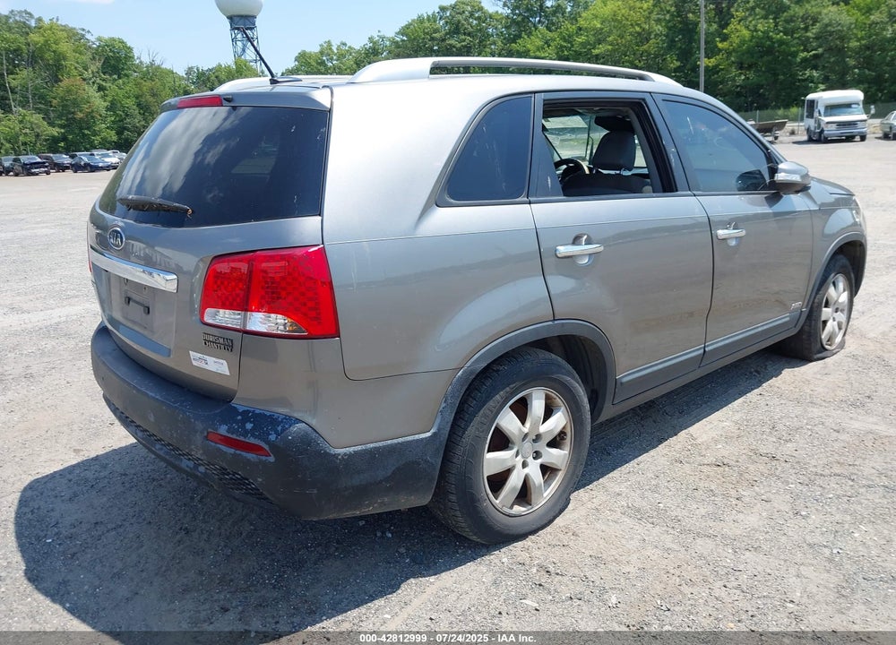 2011 KIA SORENTO VIN: 5XYKTDA15BG054017