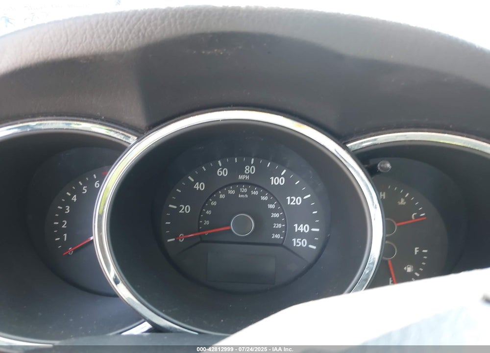 2011 KIA SORENTO VIN: 5XYKTDA15BG054017