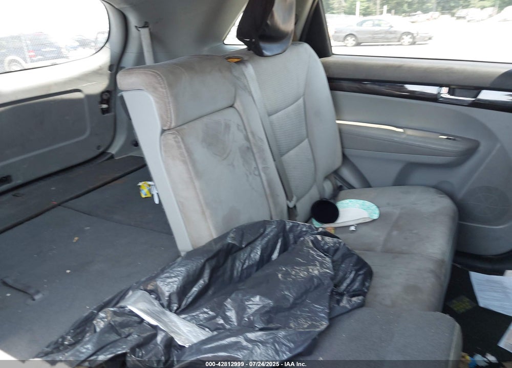 2011 KIA SORENTO VIN: 5XYKTDA15BG054017