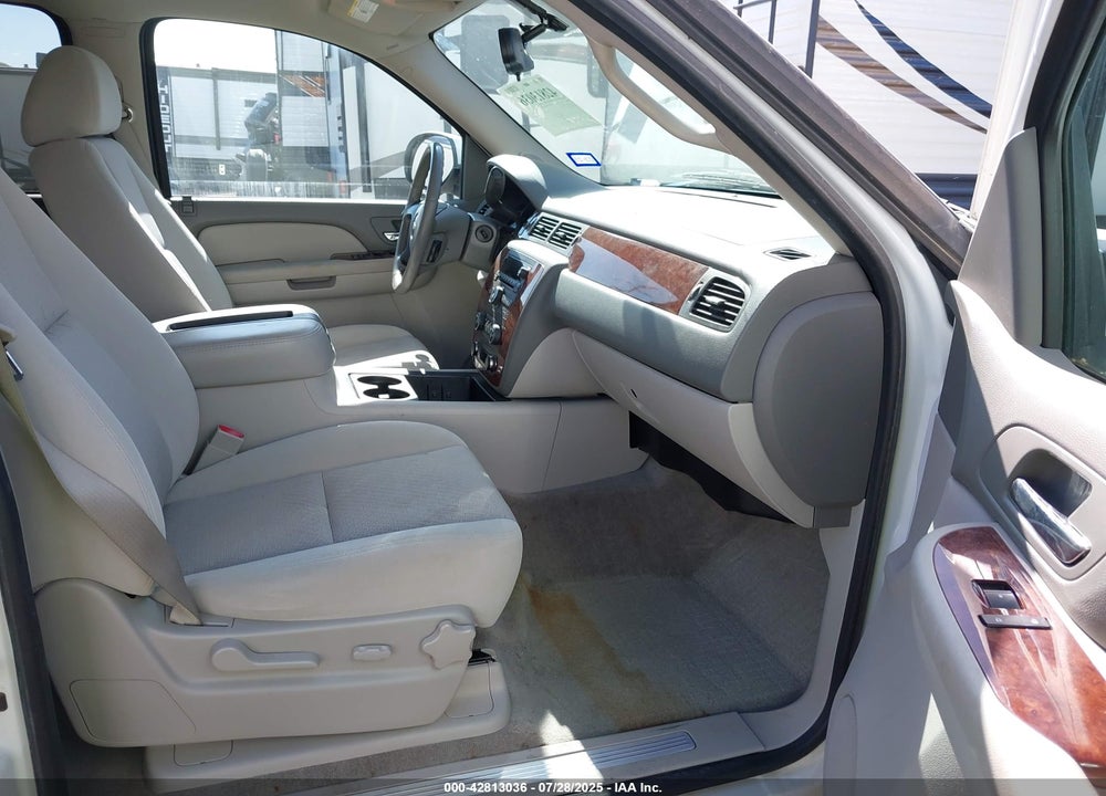 2009 CHEVROLET SUBURBAN 1500 VIN: 1GNFC26099R153772