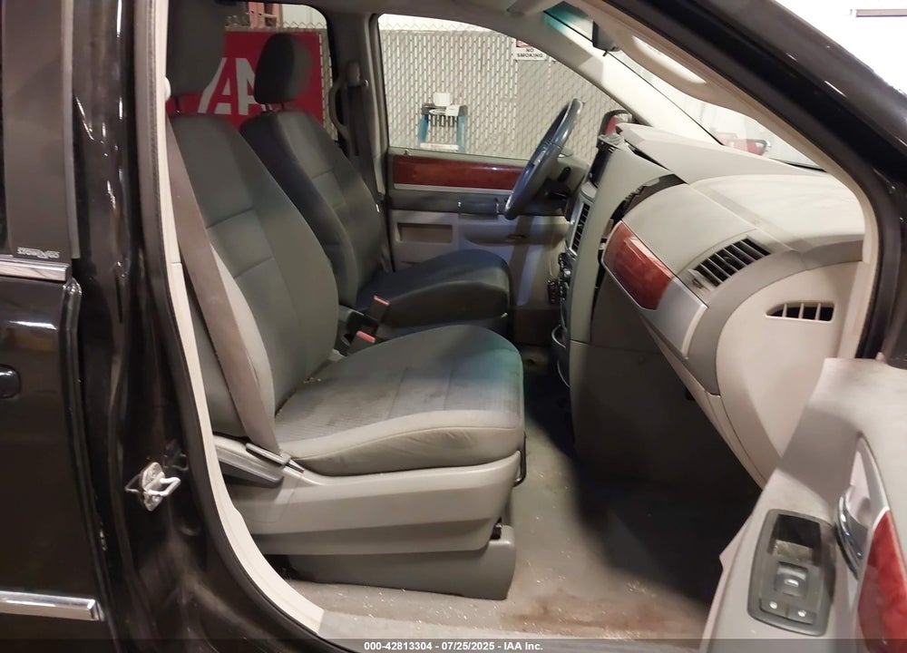 2009 CHRYSLER TOWN & COUNTRY TOURING VIN: 2A8HR54109R618052