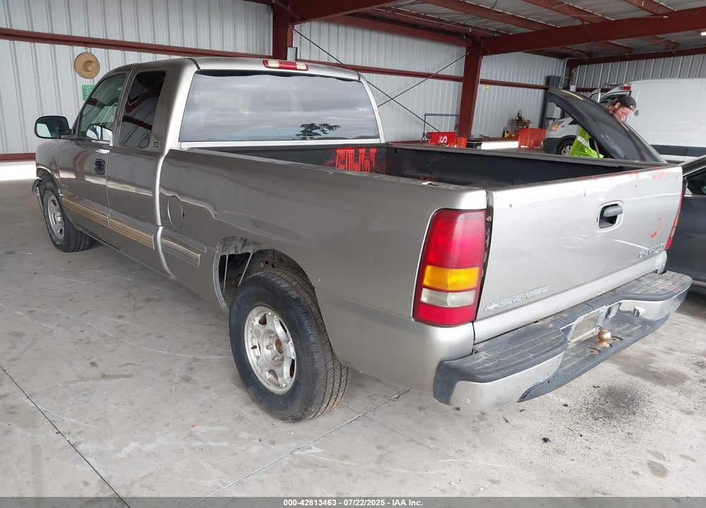2000 CHEVROLET SILVERADO 1500 LS VIN: 2GCEC19T5Y1203949
