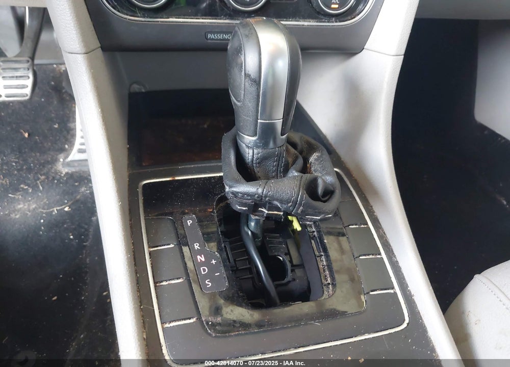 2017 VOLKSWAGEN PASSAT VIN: 1VWDT7A38HC082089