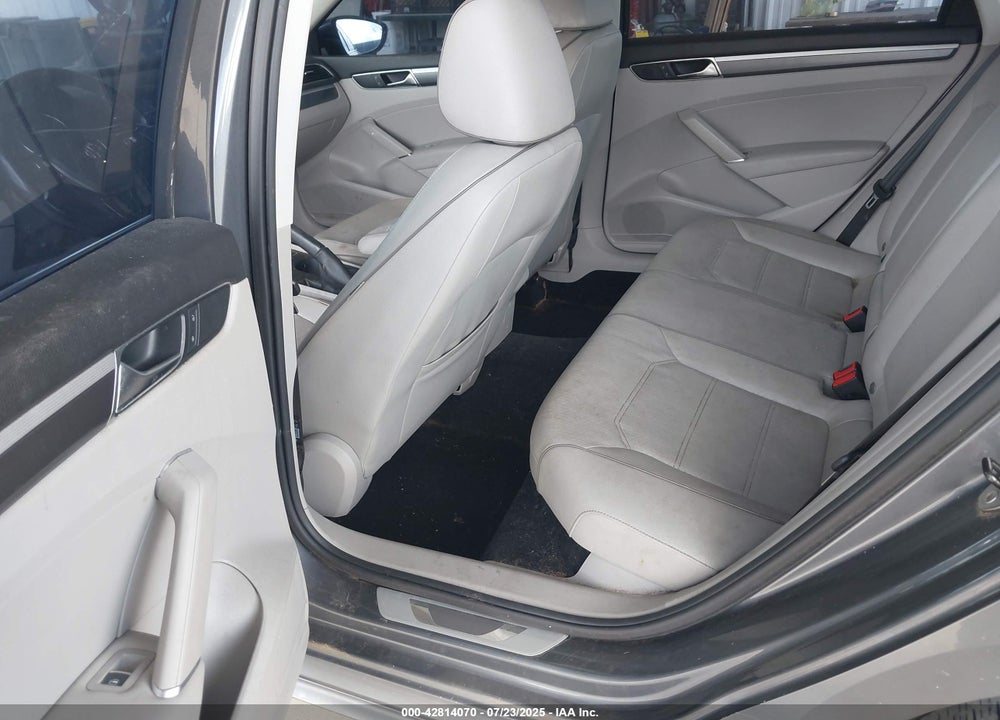 2017 VOLKSWAGEN PASSAT VIN: 1VWDT7A38HC082089