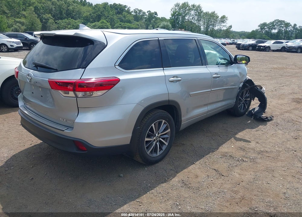 2017 TOYOTA HIGHLANDER VIN: 5TDJZRFH9HS483122