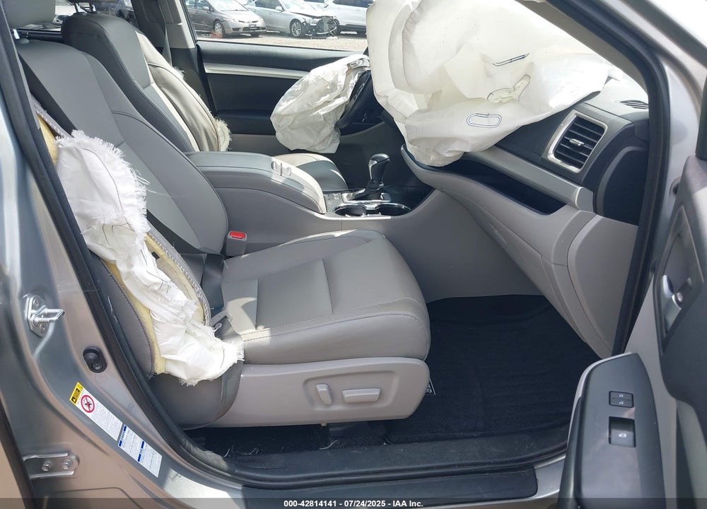 2017 TOYOTA HIGHLANDER VIN: 5TDJZRFH9HS483122