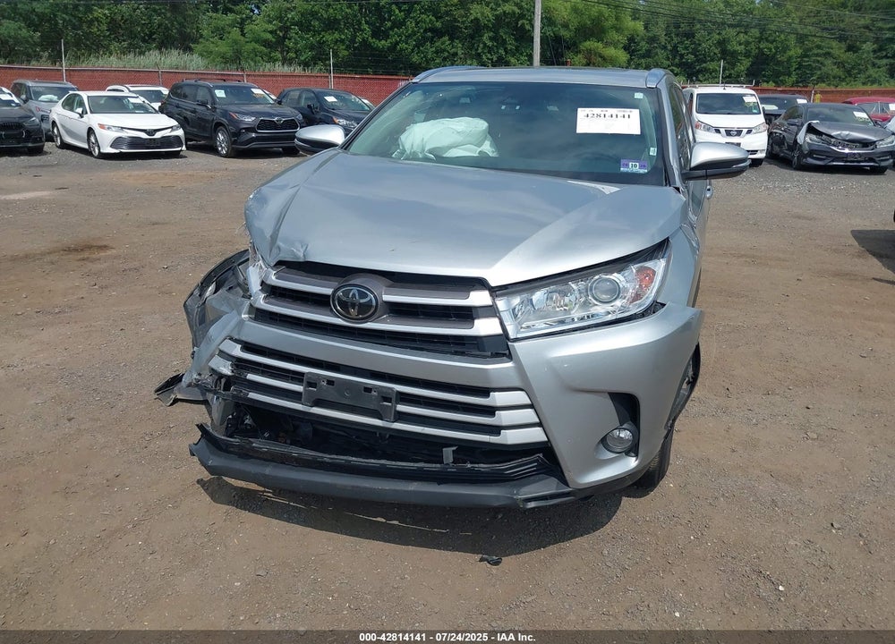 2017 TOYOTA HIGHLANDER VIN: 5TDJZRFH9HS483122