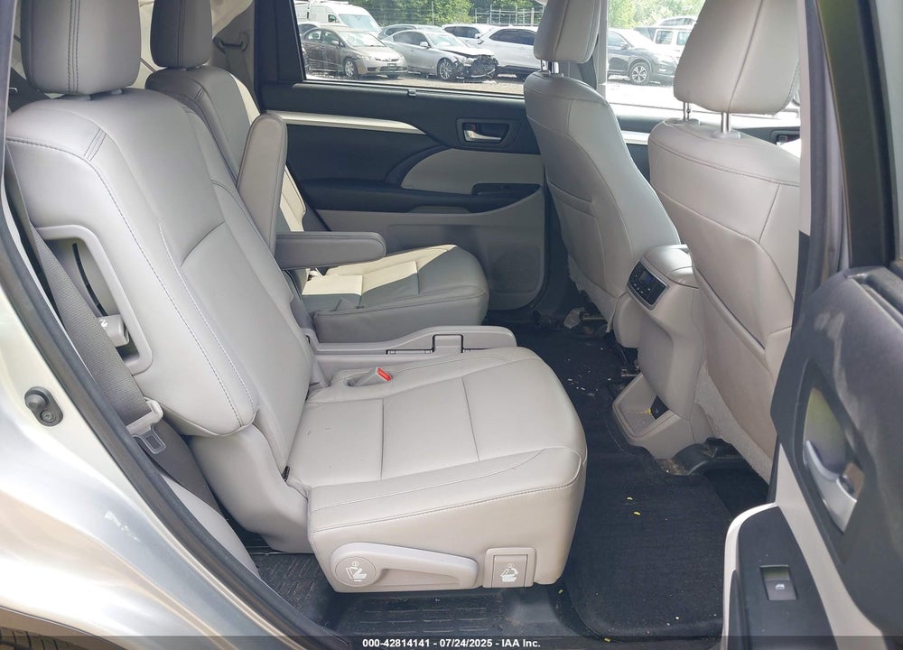 2017 TOYOTA HIGHLANDER VIN: 5TDJZRFH9HS483122