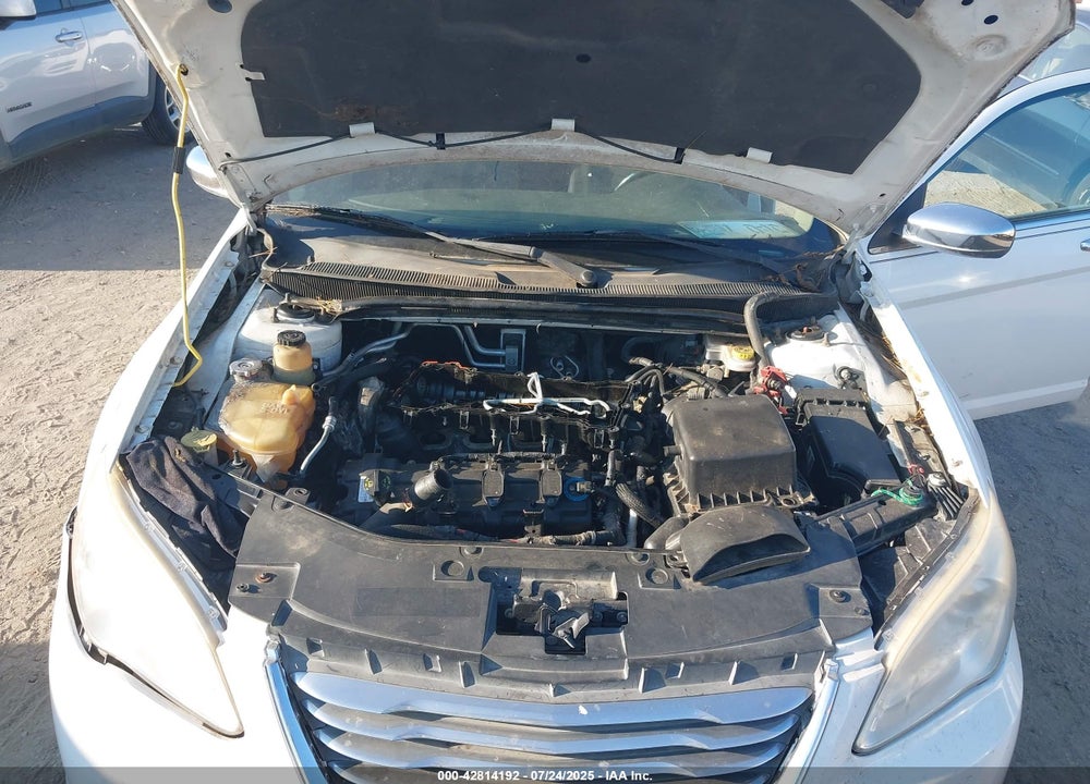 2011 CHRYSLER 200 VIN: 1C3BC2FG2BN590275