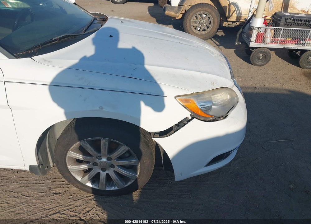 2011 CHRYSLER 200 VIN: 1C3BC2FG2BN590275