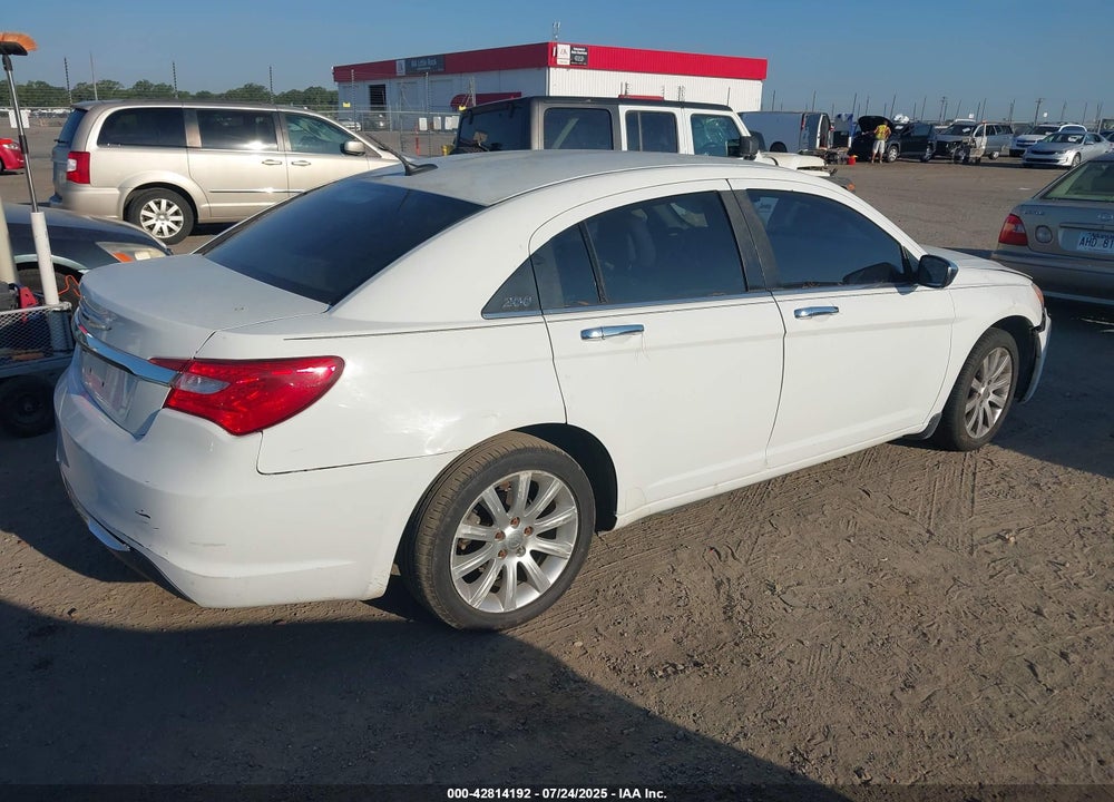 2011 CHRYSLER 200 VIN: 1C3BC2FG2BN590275