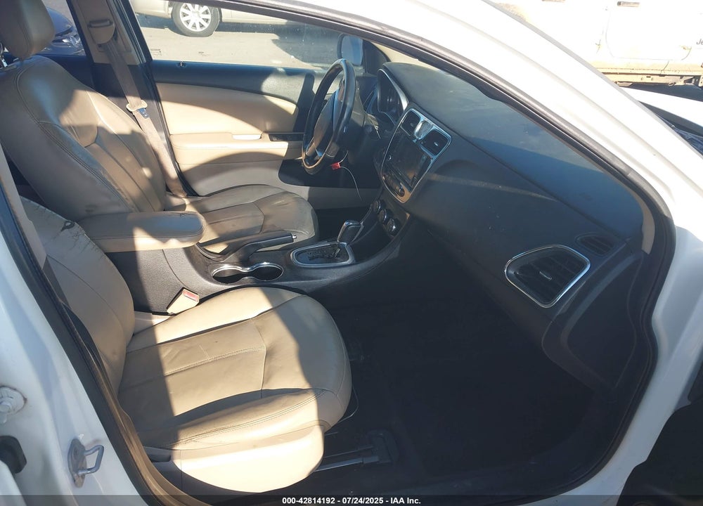 2011 CHRYSLER 200 VIN: 1C3BC2FG2BN590275