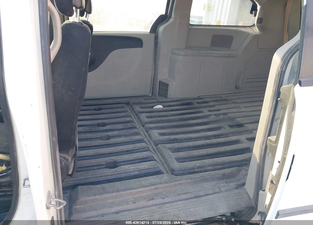 2011 DODGE GRAND CARAVAN VIN: 2D4RN1AG4BR757327