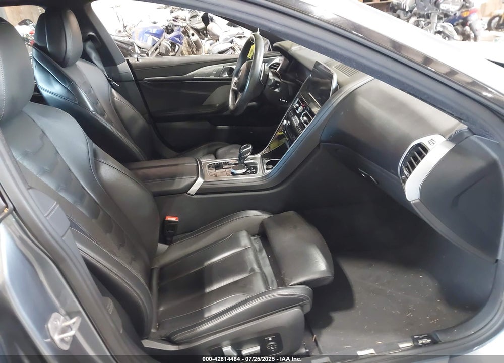 2022 BMW 8 SERIES VIN: WBAGV4C01NCG99910