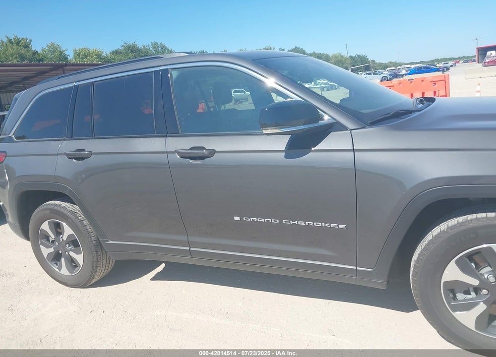 2024 JEEP GRAND CHEROKEE VIN: 1C4RJYB65RC117492