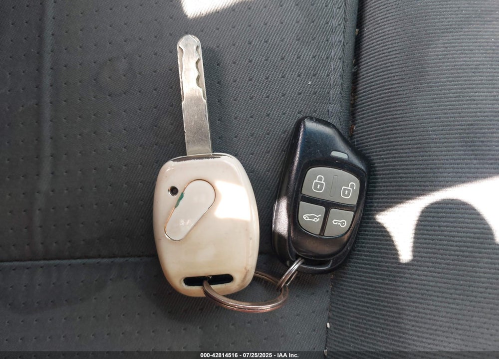 2008 HONDA PILOT VIN: 5FNYF182X8B032142