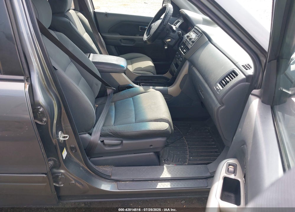 2008 HONDA PILOT VIN: 5FNYF182X8B032142
