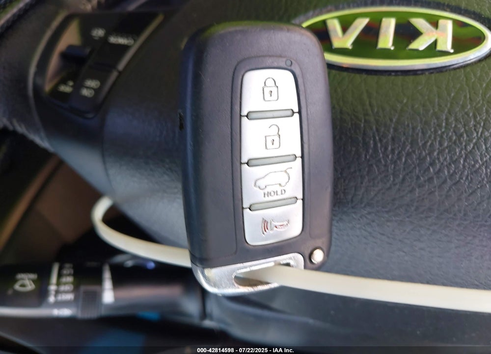 2011 KIA SORENTO VIN: 5XYKU4A27BG161530