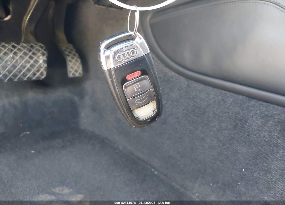 2016 AUDI A8 VIN: WAU43AFD7GN010608