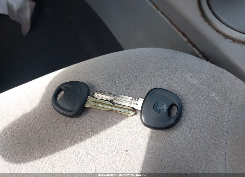 2009 KIA OPTIMA VIN: KNAGE228395357992