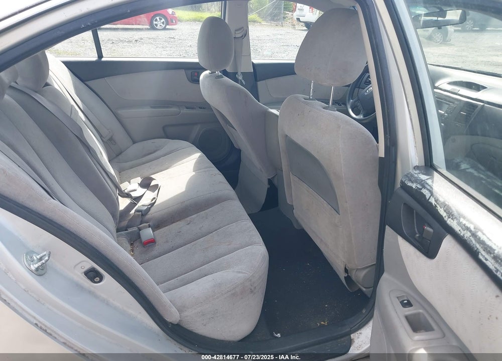 2009 KIA OPTIMA VIN: KNAGE228395357992