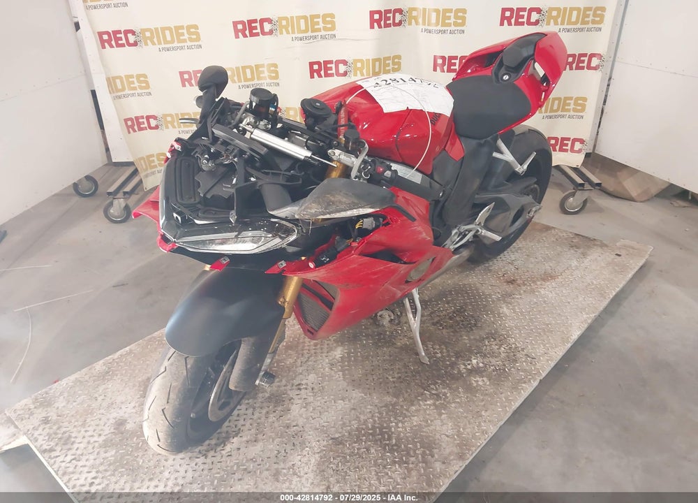 2025 DUCATI PANIGALE V4/V4S VIN: ZDMDAG6W0SB003544