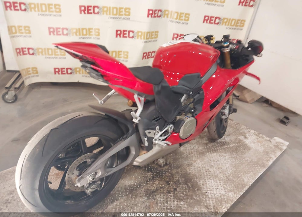 2025 DUCATI PANIGALE V4/V4S VIN: ZDMDAG6W0SB003544