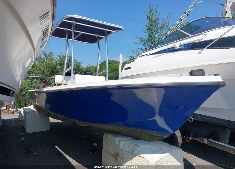 1977 MAKO BOAT VIN: MAK123830377
