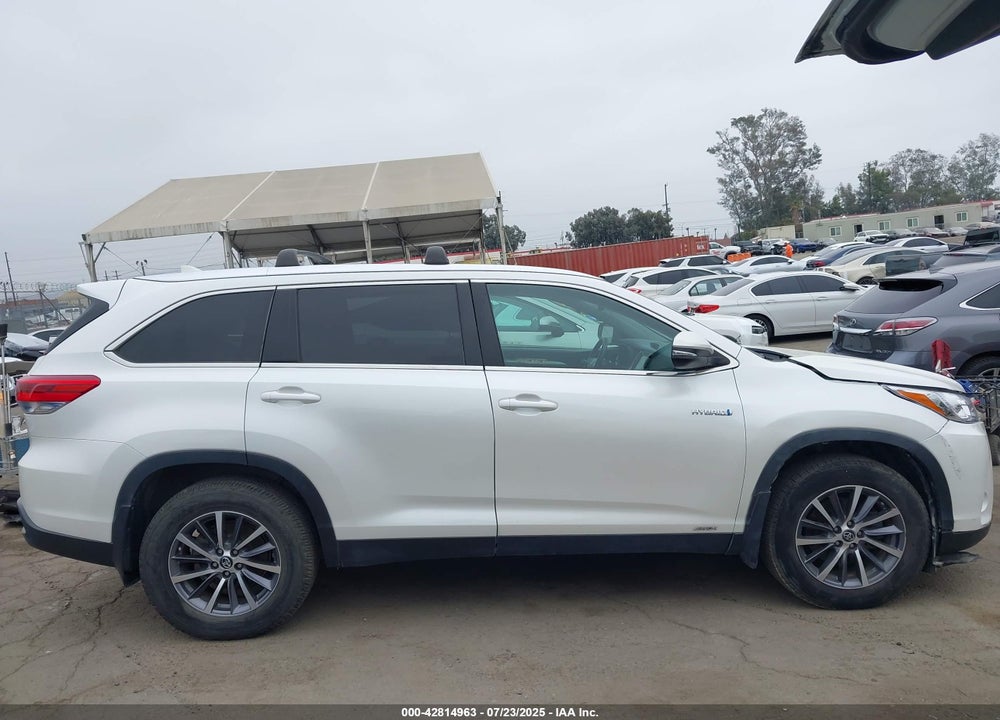 2019 TOYOTA HIGHLANDER VIN: 5TDJGRFH7KS057104