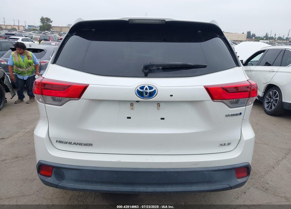 2019 TOYOTA HIGHLANDER VIN: 5TDJGRFH7KS057104
