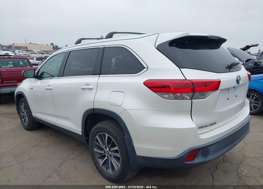 2019 TOYOTA HIGHLANDER VIN: 5TDJGRFH7KS057104