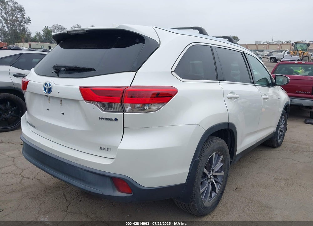 2019 TOYOTA HIGHLANDER VIN: 5TDJGRFH7KS057104