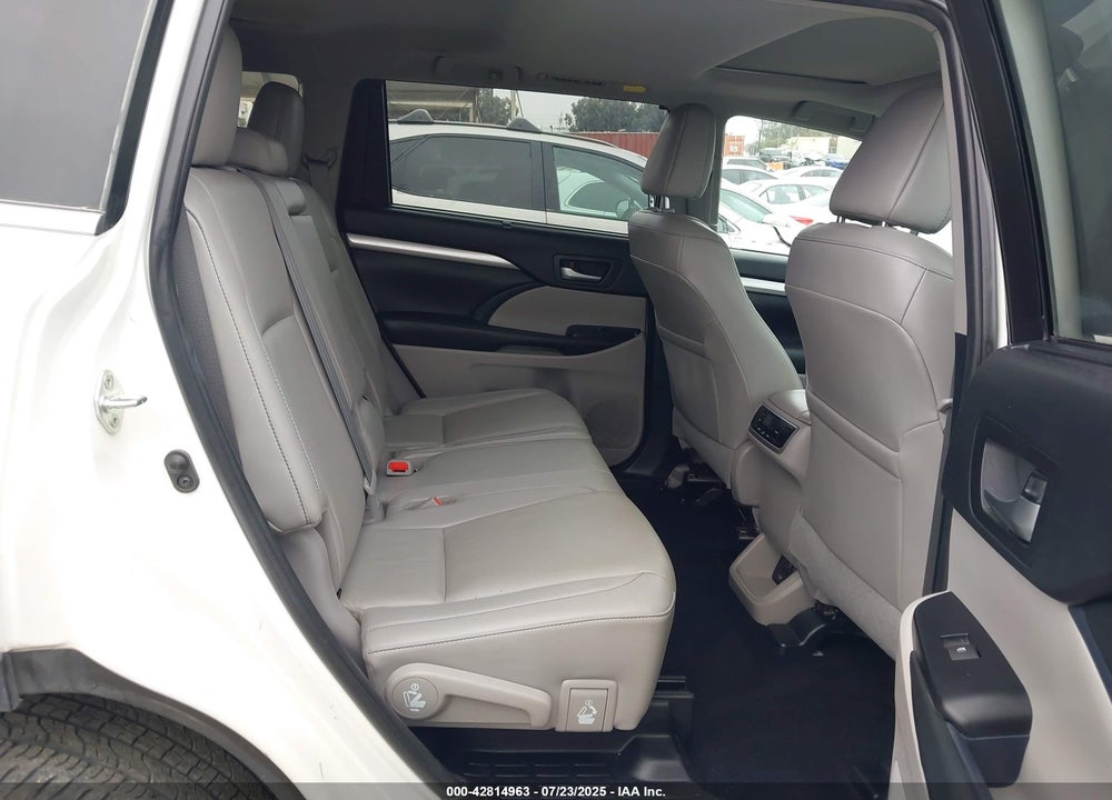 2019 TOYOTA HIGHLANDER VIN: 5TDJGRFH7KS057104