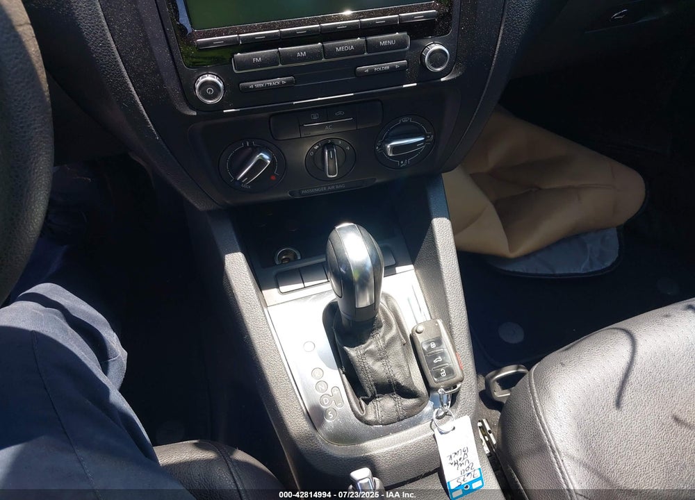 2011 VOLKSWAGEN JETTA VIN: 3VWDZ7AJ3BM113364