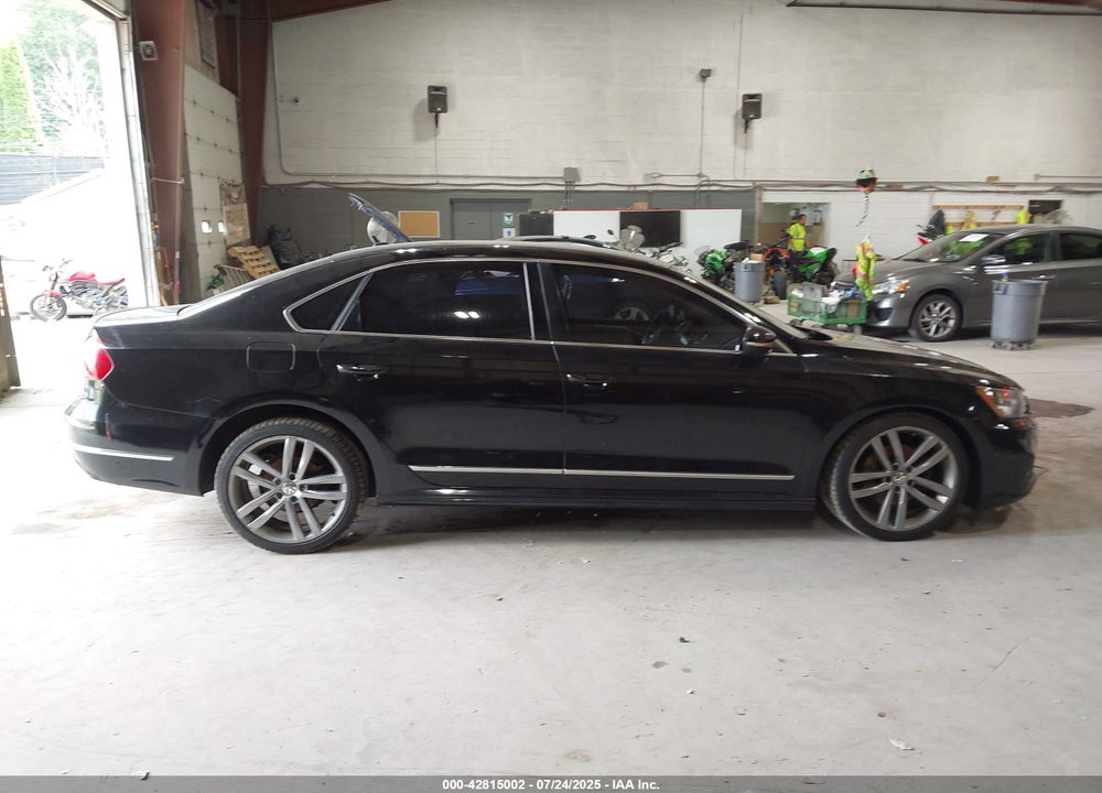 2016 VOLKSWAGEN PASSAT VIN: 1VWAT7A30GC068558