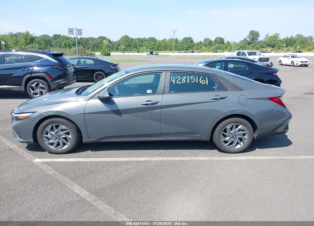 2024 HYUNDAI ELANTRA SEL VIN: KMHLM4DGXRU658278
