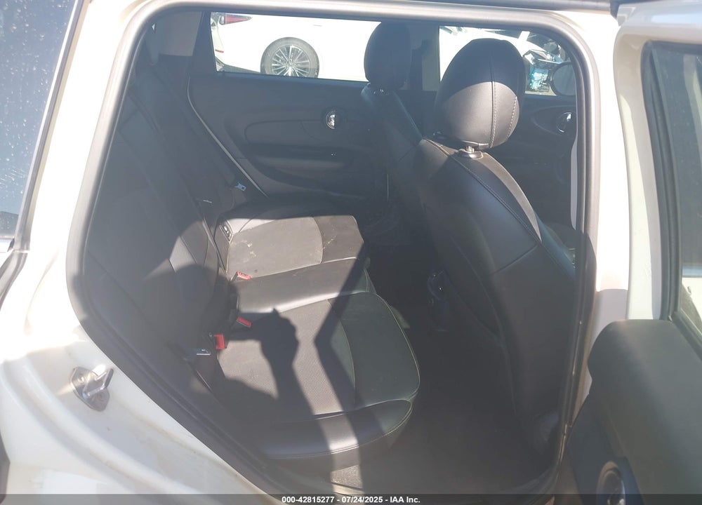 2016 MINI COOPER CLUBMAN VIN: WMWLN5C53G2E31269