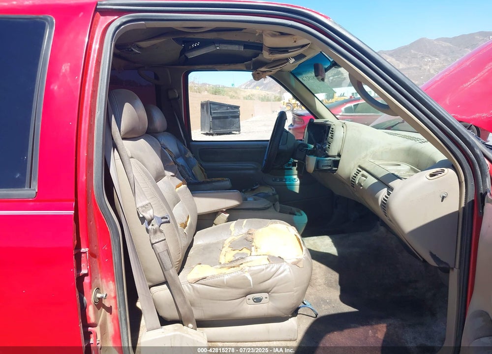 1996 CHEVROLET SUBURBAN C1500 VIN: 3GNEC16R7TG126677