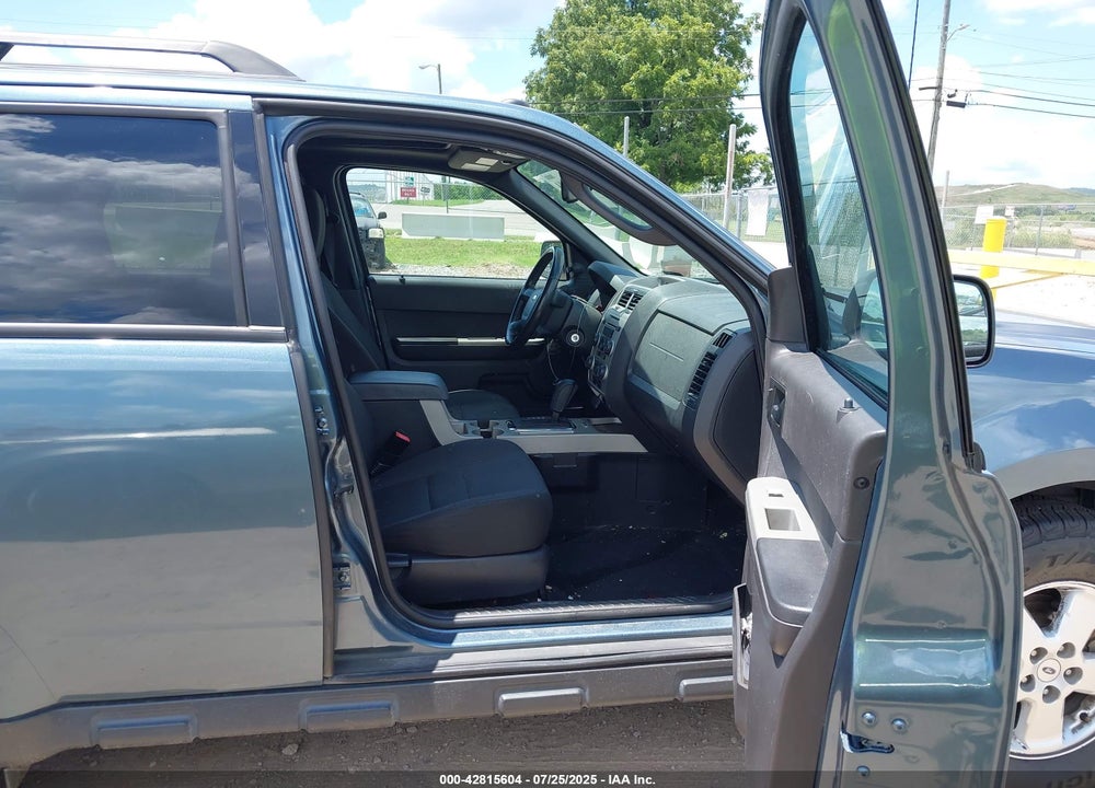 2011 FORD ESCAPE VIN: 1FMCU0D70BKB57443